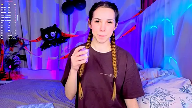 -CindyLou online show from 10/31/25, 08:43