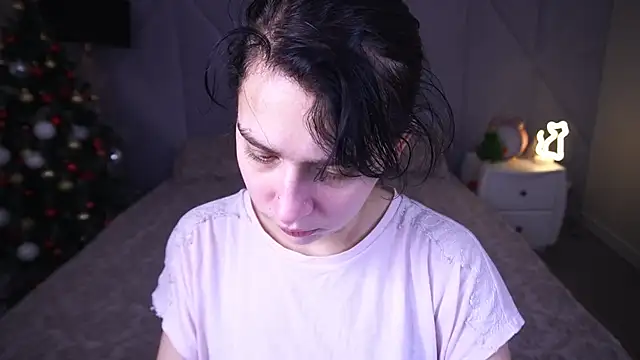 Snapshot of LiviaShy chatting on 12/18/25, 01:39 LiviaShy online show from 12/18/25, 01:39