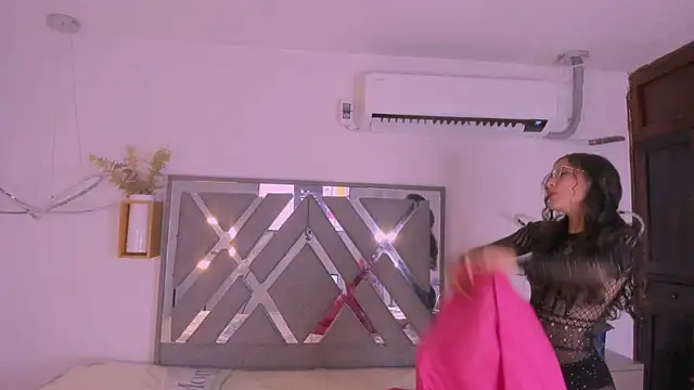 Snapshot of Akira_Hime chatting on 09/19/25, 04:25 Akira Hime online show from 09/19/25, 04:25