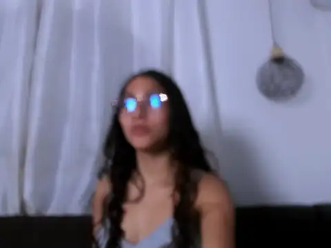 Snapshot of Akira_Hime chatting on 12/16/25, 04:28 Akira Hime online show from 12/16/25, 04:28