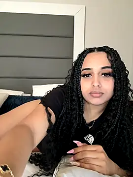 Snapshot of LilMisIndianx chatting on 12/22/25, 11:07 LilMisIndianx online show from 12/22/25, 11:07