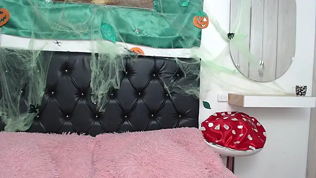 pinky f00x online show from 10/10/25, 01:15