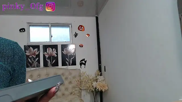 pinky f00x online show from 10/16/25, 10:00