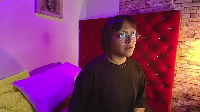 Victoria Thompson1 online show from 10/18/25, 07:58