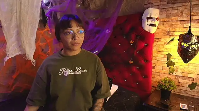 Victoria Thompson1 online show from 10/30/25, 08:42