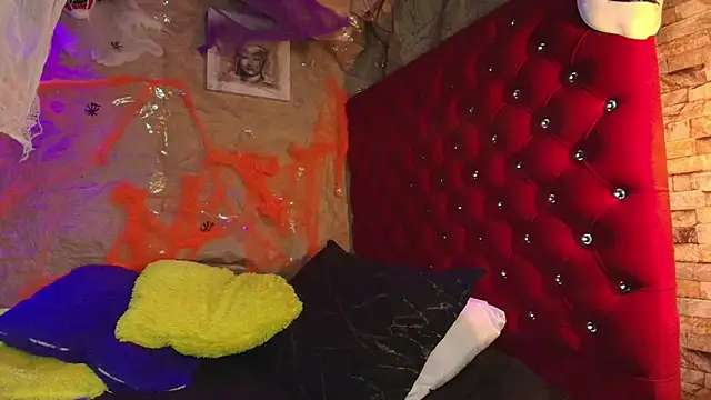 Victoria Thompson1 online show from 11/05/25, 08:20