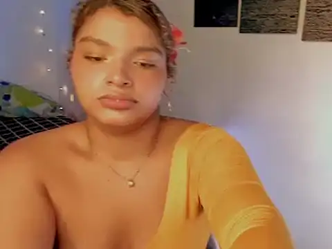 Snapshot of chloe_kisses chatting on 04/21/26, 11:27 chloe kisses online show from 04/21/26, 11:27