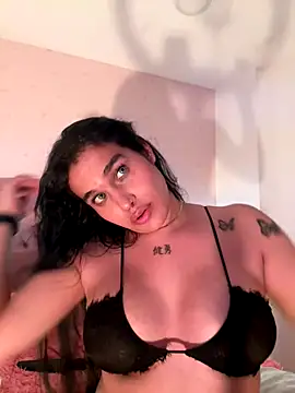 Snapshot of Bella__Wood chatting on 09/09/25, 09:36 Bella  Wood online show from 09/09/25, 09:36