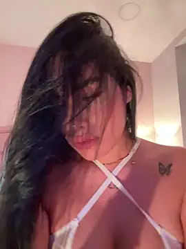 Snapshot of Bella__Wood chatting on 10/16/25, 08:21 Bella  Wood online show from 10/16/25, 08:21