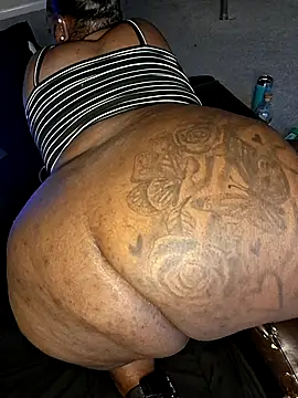 Snapshot of Thickkemzz41 chatting on 10/14/25, 11:38 Thickkemzz41 online show from 10/14/25, 11:38