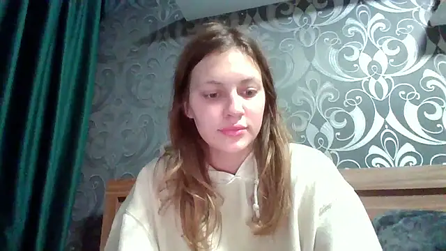 Snapshot of Baby_Mon chatting on 10/28/25, 04:27 Baby Mon online show from 10/28/25, 04:27