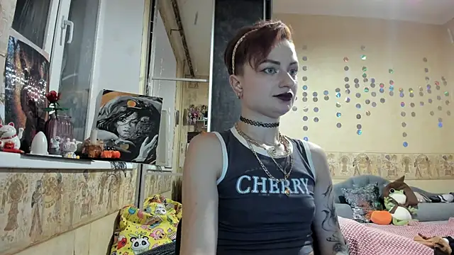 Snapshot of WatsonMi chatting on 11/19/25, 05:02 WatsonMi online show from 11/19/25, 05:02