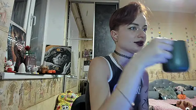 Snapshot of WatsonMi chatting on 11/23/25, 05:02 WatsonMi online show from 11/23/25, 05:02