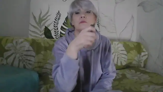 Catty Lady online show from 12/17/25, 06:25