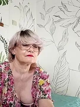 Catty Lady online show from 05/13/26, 07:11
