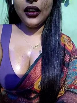 Snapshot of JIYA-04 chatting on 10/25/25, 01:18 JIYA-04 online show from 10/25/25, 01:18
