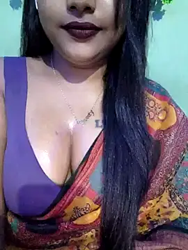 Snapshot of JIYA-04 chatting on 10/26/25, 12:00 JIYA-04 online show from 10/26/25, 12:00