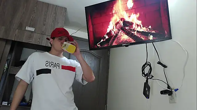 Snapshot of Themasterhades_777 chatting on 11/20/25, 10:31 Themasterhades 777 online show from 11/20/25, 10:31