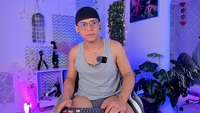 jhosepMoreno online show from 04/20/26, 03:04