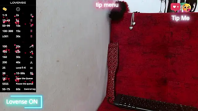 Snapshot of naomi_powel chatting on 01/19/26, 03:32 naomi powel online show from 01/19/26, 03:32