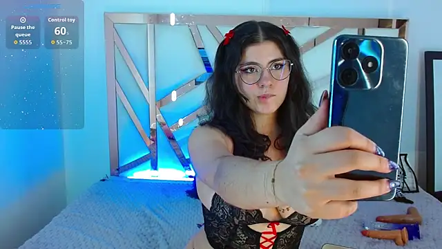 Snapshot of hannia_baileys chatting on 12/15/25, 12:59 hannia baileys online show from 12/15/25, 12:59