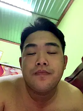 Snapshot of Bin77 chatting on 12/15/25, 04:55 Bin77 online show from 12/15/25, 04:55