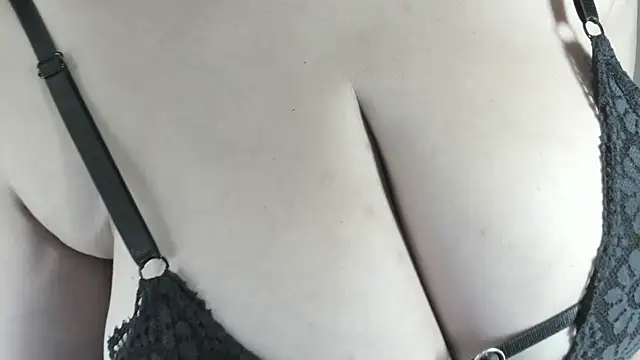 Snapshot of cami_hotboobs chatting on 03/18/26, 01:25 cami hotboobs online show from 03/18/26, 01:25