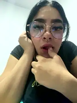 Snapshot of Marianacg_21 chatting on 01/08/26, 12:40 Marianacg 21 online show from 01/08/26, 12:40