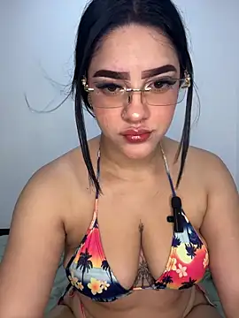 Snapshot of Marianacg_21 chatting on 05/24/26, 02:11 Marianacg 21 online show from 05/24/26, 02:11