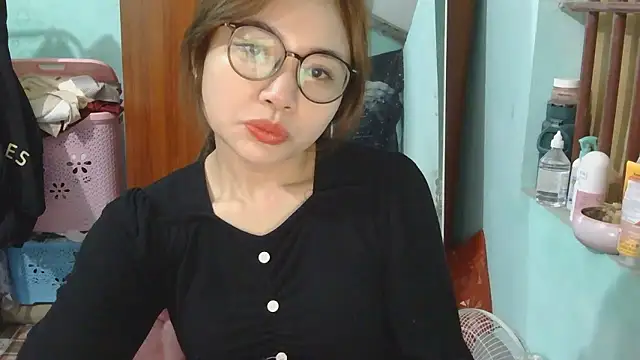 Uhem112 online show from 11/02/25, 01:52