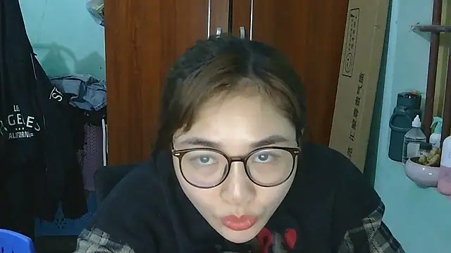 Uhem112 online show from 12/18/25, 01:06