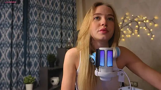 Snapshot of Anna_mileer chatting on 12/02/25, 01:22 Anna mileer online show from 12/02/25, 01:22