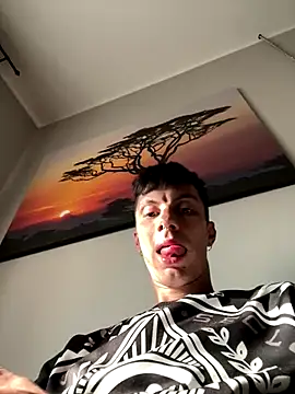 Snapshot of Lucamilano1991 chatting on 10/13/25, 02:17 Lucamilano1991 online show from 10/13/25, 02:17