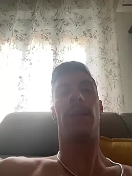 Snapshot of Lucamilano1991 chatting on 04/05/26, 05:10 Lucamilano1991 online show from 04/05/26, 05:10
