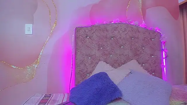 violet taylor  online show from 10/19/25, 02:12