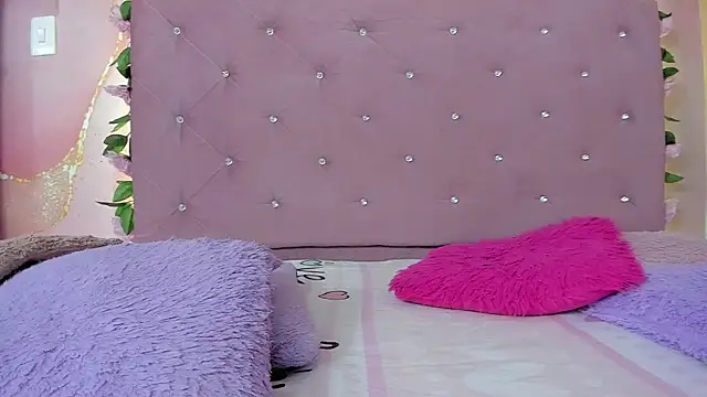 violet taylor  online show from 06/27/26, 02:16