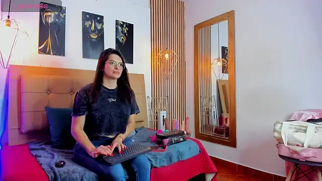 Snapshot of _samanthaa_foxx chatting on 11/06/25, 10:49 samanthaa foxx online show from 11/06/25, 10:49