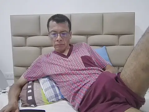 skinnylatino51 online show from 11/01/25, 12:23