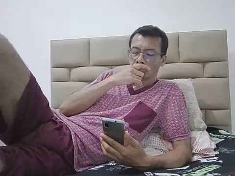 skinnylatino51 online show from 12/03/25, 01:35