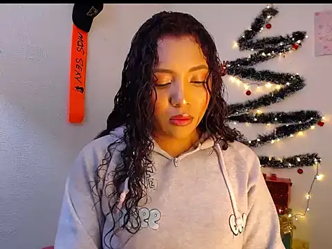 Snapshot of warisg__ chatting on 11/24/25, 04:23 warisg online show from 11/24/25, 04:23