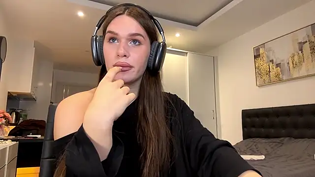 Snapshot of franzeva chatting on 05/15/26, 01:29 franzeva online show from 05/15/26, 01:29