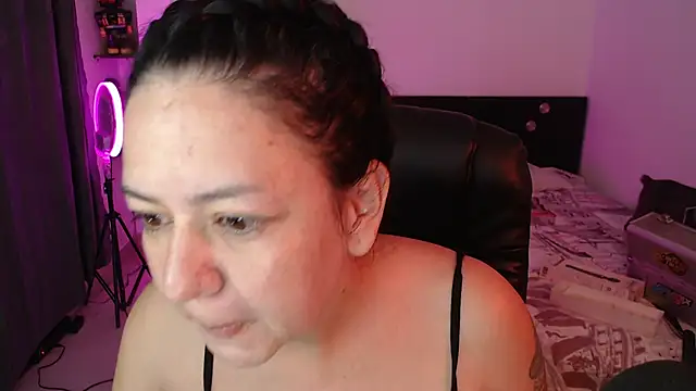 Abbyjoness21 online show from 10/23/25, 09:41