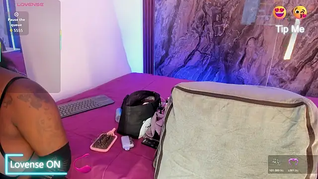 Snapshot of MiiaaCollinss chatting on 11/11/25, 02:28 MiiaaCollinss online show from 11/11/25, 02:28