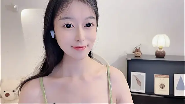 Onechestnut online show from 10/26/25, 12:33