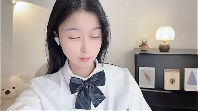 Onechestnut online show from 10/27/25, 05:22