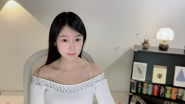 Snapshot of Onechestnut chatting on 12/17/25, 11:38 Onechestnut online show from 12/17/25, 11:38