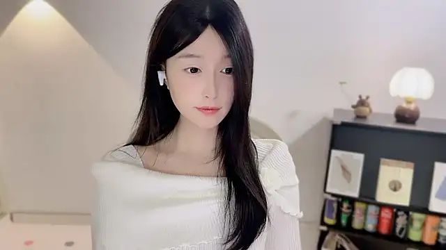 Snapshot of Onechestnut chatting on 12/20/25, 01:07 Onechestnut online show from 12/20/25, 01:07