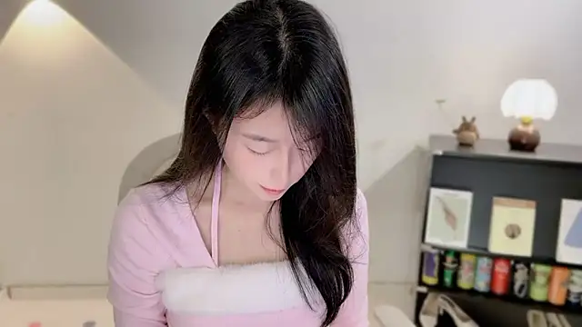 Snapshot of Onechestnut chatting on 12/21/25, 12:45 Onechestnut online show from 12/21/25, 12:45