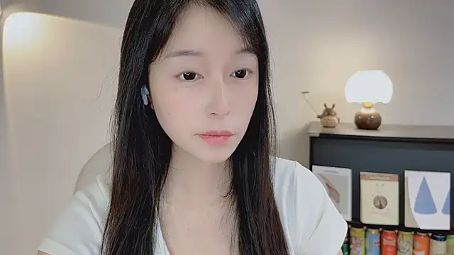 Snapshot of Onechestnut chatting on 04/15/26, 05:03 Onechestnut online show from 04/15/26, 05:03