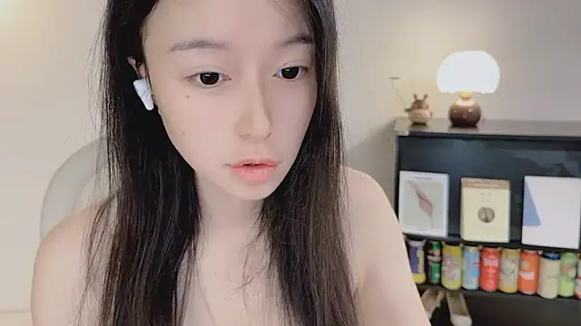 Snapshot of Onechestnut chatting on 04/17/26, 06:16 Onechestnut online show from 04/17/26, 06:16